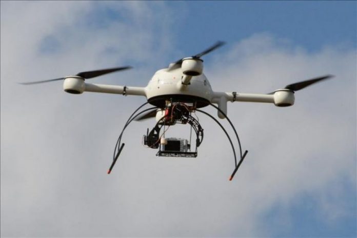 Un hispano de 46 años fue acusado como presunto autor de una infracción a la ley federal por haber volado un dron en espacio aéreo restringido