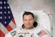 López-Alegría, el primer astronauta español ingresa en el Salón de la Fama El veterano astronauta español de 61 años Miguel López-Alegría ingresará en el Salón de la Fama de los Astronautas de la NASA el próximo 16 de mayo