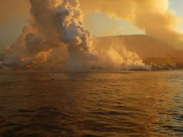 El volcán La Cumbre, ubicado en la isla Fernandina, oeste del archipiélago ecuatoriano de Galápagos, inició una nueva actividad eruptiva