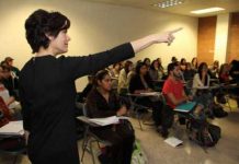 La deserción escolar entre los estudiantes latinos (de 16 a 24 años) de escuelas secundarias siguió en 2017 su tendencia a la baja al registrar el 8,2 %, según un reporte nacional difundido este martes.