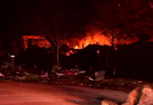 Una explosión poco antes del amanecer en una planta industrial en el nordeste de Houston, Texas, dejó al menos dos personas heridas y causó daños en las viviendas cercanas.