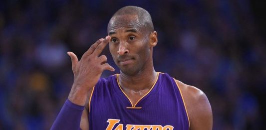 El legendario jugador de la NBA Kobe Bryant y una de sus cuatro hijas, Gianna Maria Onore, fallecieron en el helicóptero que se desplomó este domingo en Calabasas