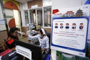Autoridades sanitarias canadienses dijeron este mi&eacute;rcoles que est&aacute;n vigilando a cinco personas en la provincia de Quebec que tienen s&iacute;ntomas de un virus respiratorio tras viajar a China