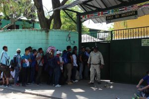 A un año de ponerse en marcha el programa Protocolos de Protección Migratoria, por el que cerca de 60.000 solicitantes de asilo en el país han sido devueltos a México, este miércoles organizaciones civiles y activistas han pedido el cierre de esta política "cruel e inhumana".