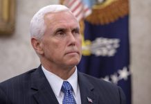 Puertorriqueños en Florida critican que Pence haga política tras sismo en isla Líderes boricuas del centro de Florida, donde residen miles de puertorriqueños desplazados por el huracán María, criticaron este miércoles la participación del vicepresidente Mike Pence