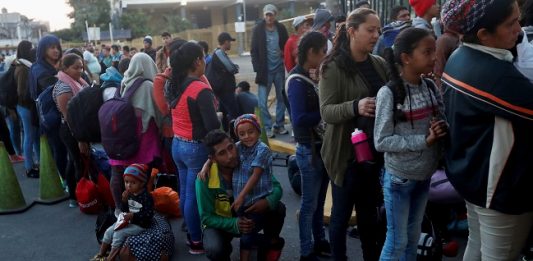 Un panel de tres jueces de la corte de apelaciones del Segundo Circuito de Estados Unidos, en Nueva York, decidieron este miércoles mantener bloqueada una orden del Gobierno de Donald Trump para denegar los visados a aquellos inmigrantes sin seguro médico o que no puedan costearlo.