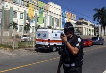 Mueren 4 personas de una familia en un asesinato múltiple en Puerto Rico Cuatro personas de una misma familia murieron este miércoles asesinadas en un incidente registrado en Trujillo Alto, municipio del norte de Puerto Rico.