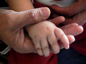 "en el tema de adopciones no existe discriminación de ningún tipo, por raza, género, si son familias homoparentales, solteros, heterosexuales, homosexuales"