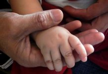"en el tema de adopciones no existe discriminación de ningún tipo, por raza, género, si son familias homoparentales, solteros, heterosexuales, homosexuales"