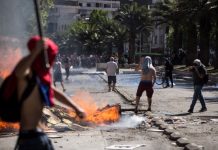Las protestas en Chile, elemento disuasivo para el 68 % de los inmigrantes El 68 % de los inmigrantes residentes en Chile no elegiría ahora el país como destino después de las multitudinarias protestas que llevan más de 100 días