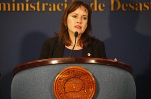La gobernadora de Puerto Rico, Wanda Vázquez, anunció este domingo que los secretarios de la Familia, Glorimar Andújar, y al de la Vivienda, Fernando Gil, renunciaron