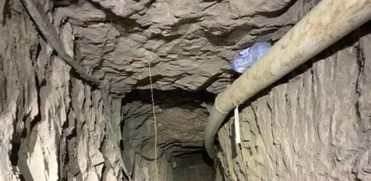 La Patrulla Fronteriza presentó este miércoles en conferencia de prensa en San Diego detalles de un túnel clandestino transfronterizo de más de 1,3 kilómetros de longitud entre el sur de California y la ciudad mexicana de Tijuana.