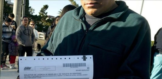 Las autoridades de California urgieron este martes a los residentes del estado a no estropear las próximas vacaciones navideñas y tramitar desde ahora el Real ID