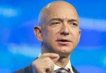 Bezos defiende eliminar el impuesto sobre la renta para la población con menores ingresos El fundador de la compañía de comercio electrónico Amazon, Jeff Bezos, anunció este lunes que donará unos 690.000 dólares para paliar los incendios de Australia