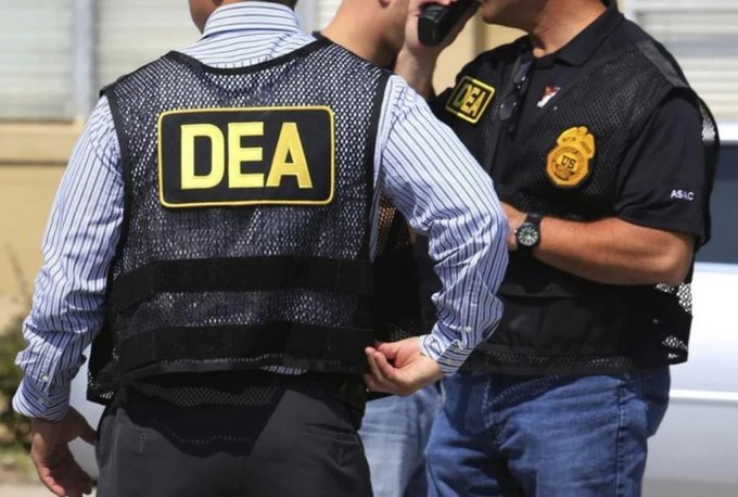El exagente, detalló la nota, estaba en un proceso de bancarrota mientras mantenía su conducta criminal.