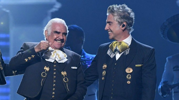 Despu&eacute;s de caminar por el bolero, la balada y el pop, regresa a la tradici&oacute;n mariachi con "Hecho en M&eacute;xico", un disco que incluye una colaboraci&oacute;n in&eacute;dita con su padre Vicente, tras la reuni&oacute;n familiar de los pasados Latin Grammy.