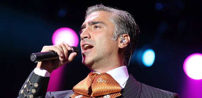 Fern&aacute;ndez ha recibido seis Premios Lo Nuestro, adem&aacute;s del Premio Especial a la Trayectoria que se le entreg&oacute; en 2018.