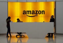 Bezos es "percibido como un enemigo político" por parte de Trump, y que este ha "atacado repetidamente tanto en público como en privado" la posibilidad de que la adjudicación recayese sobre Amazon.