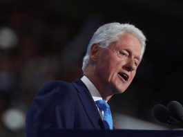 El expresidente Bill Clinton prefirió este lunes no apoyar a ninguno de los candidatos para las primarias del Partido Demócrata en declaraciones a medios locales de la isla