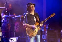 Los legendarios Carlos Santana y Earth, Wind & Fire anunciaron este martes que llevarán su espectáculo "Miraculous Supernatural", que estrenaron con una serie de conciertos en Las Vegas en mayo, por el resto de Estados Unidos y Canadá.