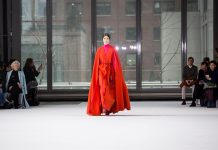 Carolina Herrera apuesta por la "exuberancia disciplinada" en Nueva York Carolina Herrera abrió la antepenúltima jornada de la Semana de la Moda de Nueva York.