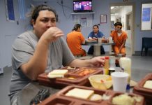 De forma silenciosa y sin notificar a nadie, el Servicio de Inmigración y Control de Aduanas  cerró la única unidad de mujeres transgénero en los Estados Unidos