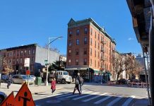 Nueva York anuncia la apertura del Centro de Apoyo y Conexión de East Harlem El Centro de Apoyo y Conexión de East Harlem, ubicado en 179 East 116th Street y gestionado por Project Renewal, comenzará a servir a los neoyorquinos el miércoles 26 de febrero.