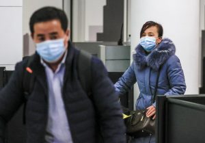 Las autoridades sanitarias confirmaron este lunes que hay 53 casos confirmados del coronavirus COVID-19 en Estados Unidos