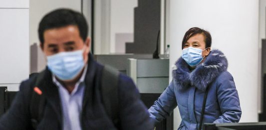 Las autoridades sanitarias confirmaron este lunes que hay 53 casos confirmados del coronavirus COVID-19 en Estados Unidos