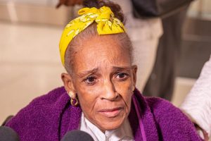 La opositora cubana Xiomara Cruz Miranda, internada en la unidad de terapia intensiva de un hospital de Miami, "no hubiera sobrevivido" si hubiera seguido en Cuba