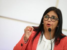 La vicepresidenta de Venezuela, Delcy Rodríguez, acusó este domingo a los partidos de derecha españoles de tener "una profunda doble moral" por su apoyo al líder opositor Juan Guaidó