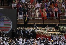 El presidente Donald Trump afirmó este lunes que su país venderá helicópteros militares por valor de más de 3.000 millones de dólares a la India, desde la ciudad occidental de Ahmedabad, en su primer día de visita oficial al país asiático.