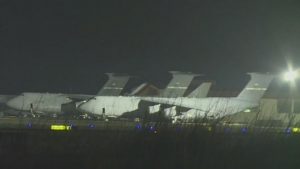 Dos aviones con cerca de 350 estadounidenses evacuados de la ciudad de Wuhan