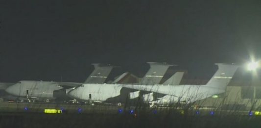 Dos aviones con cerca de 350 estadounidenses evacuados de la ciudad de Wuhan