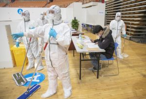 Las muertes por el coronavirus en la provincia de Hubei, foco de la epidemia que tiene en jaque a China, aumentaron en las últimas 24 horas en 139