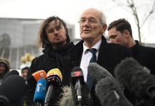 Assange comparece al inicio de su juicio de extradición a EE.UU. por espionaje El fundador de WikiLeaks, Julian Assange, compareció este lunes ante la corte londinense de Woolwich al inicio de su proceso de extradición a Estados Unidos