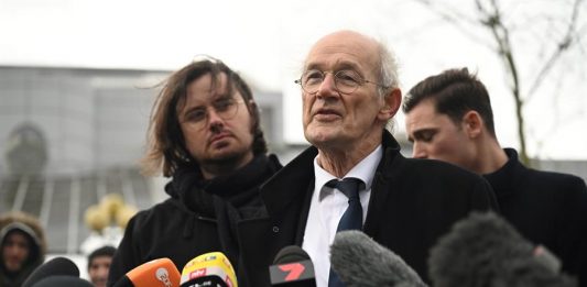 El fundador de WikiLeaks, Julian Assange, compareció este lunes ante la corte londinense de Woolwich al inicio de su proceso de extradición a Estados Unidos