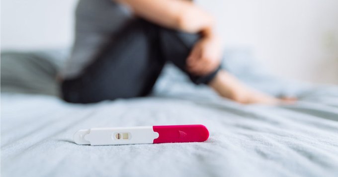 Entre los s&iacute;ntomas est&aacute;n afectaciones en la piel, hipertensi&oacute;n, somnolencia, anemia, aumento del colesterol y triglic&eacute;ridos, adem&aacute;s de infertilidad y abortos espont&aacute;neos.