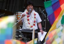 El intento de Evo Morales de presentarse a senador se vio frustrado este jueves al decidir el órgano electoral de Bolivia que no puede por estar fuera del país