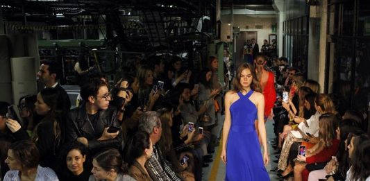 La Semana de la Moda de Nueva York abre una nueva edición mañana jueves con decenas de firmas que buscarán destacar entre la competencia de un circuito cada vez más globalizado