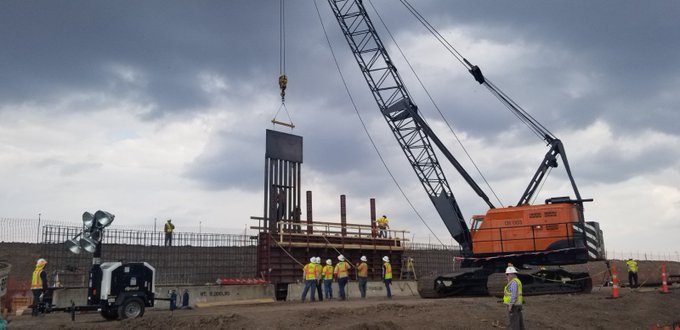La iglesia de Donna puede quedar aislada de sus feligreses si es que avanza el pol&eacute;mico muro fronterizo prometido por el presidente Donald Trump.
