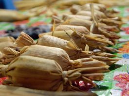 La tradición de comer tamales el Día de la Candelaria está relacionada con el uso ceremonial que tenía dicho alimento en las diversas festividades prehispánicas.