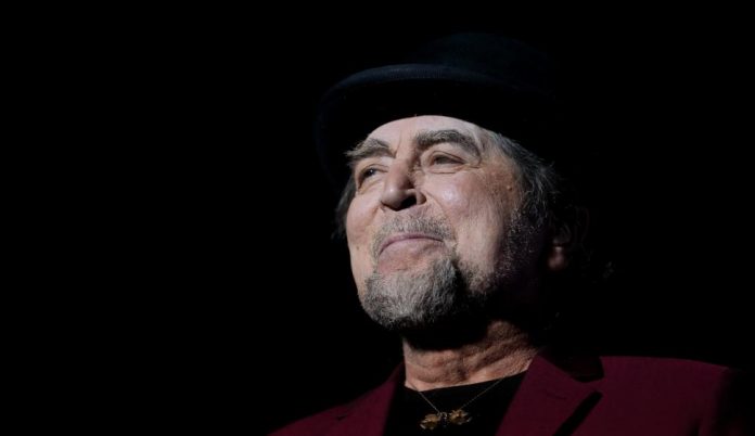 Joaquín Sabina ha abandonado la Unidad de Cuidados Intensivos del Hospital Rúber Internacional de Madrid, donde prosigue su recuperación tras la grave caída
