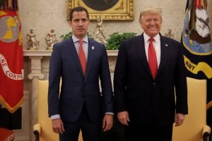 El l&iacute;der opositor venezolano Juan Guaid&oacute;, reconocido por m&aacute;s de 50 pa&iacute;ses como presidente interino de Venezuela, calific&oacute; este mi&eacute;rcoles de "muy productiva" la reuni&oacute;n que sostuvo con el mandatario Donald Trump.