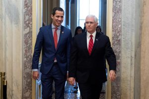 El presidente Donald Trump recibirá este miércoles al proclamado mandatario interino de Venezuela, Juan Guaidó, para discutir "cómo acelerar una transición democrática" en el país suramericano.