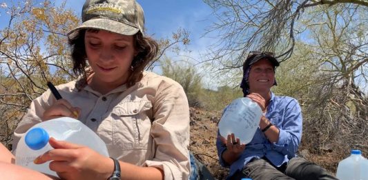 En los últimos años, voluntarios de No Más Muertes han encontrado docenas de cuerpos de migrantes indocumentados que han muerto en esta región de la frontera de Arizona.