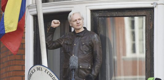 Más de un centenar de médicos pide que el fundador de Wikileaks, Julian Assange, encarcelado en la prisión británica de alta seguridad Belmarsh, reciba atención sanitaria urgente