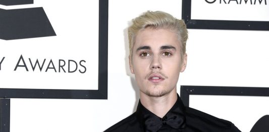 El artista canadiense Justin Bieber grabó este viernes en la ciudad estadounidense de Miami con el colombiano J Balvin el video de "La Bomba"