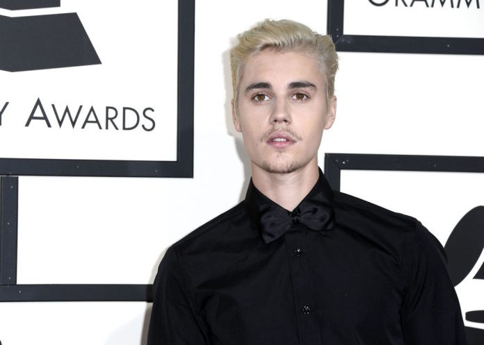 El artista canadiense Justin Bieber grabó este viernes en la ciudad estadounidense de Miami con el colombiano J Balvin el video de 