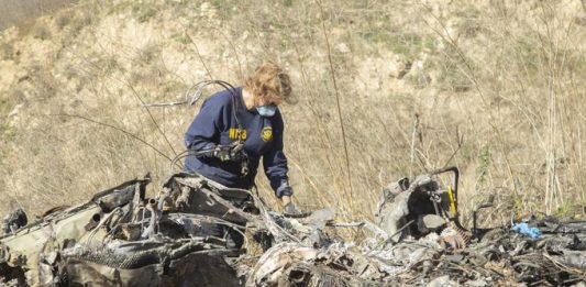 De acuerdo a la NTSB, el helicóptero descendió a una velocidad superior a 600 metros (2.000 pies) por minuto antes del fatal impacto.